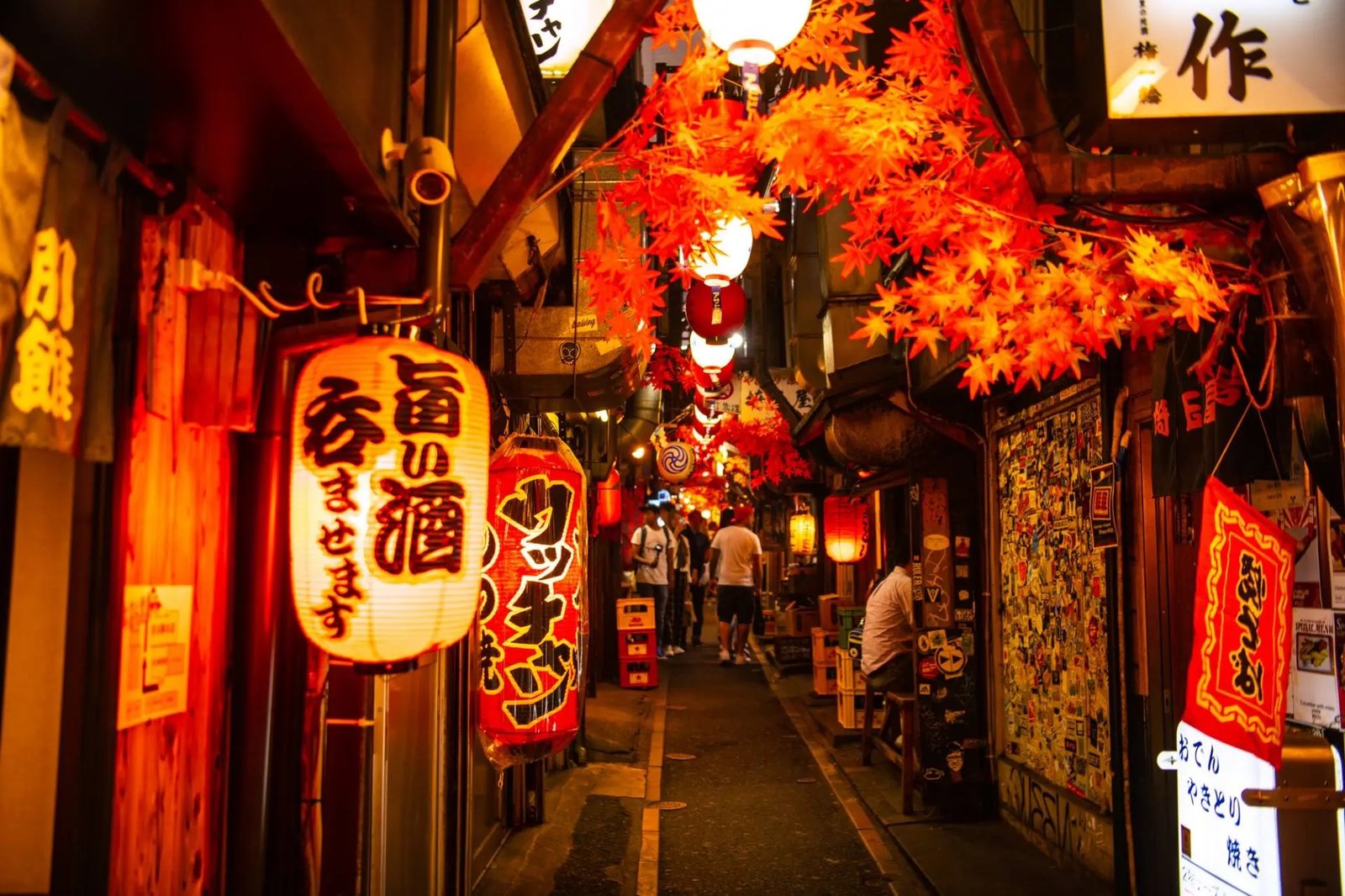 東京の夜を彩る高級クラブと多彩な飲食文化