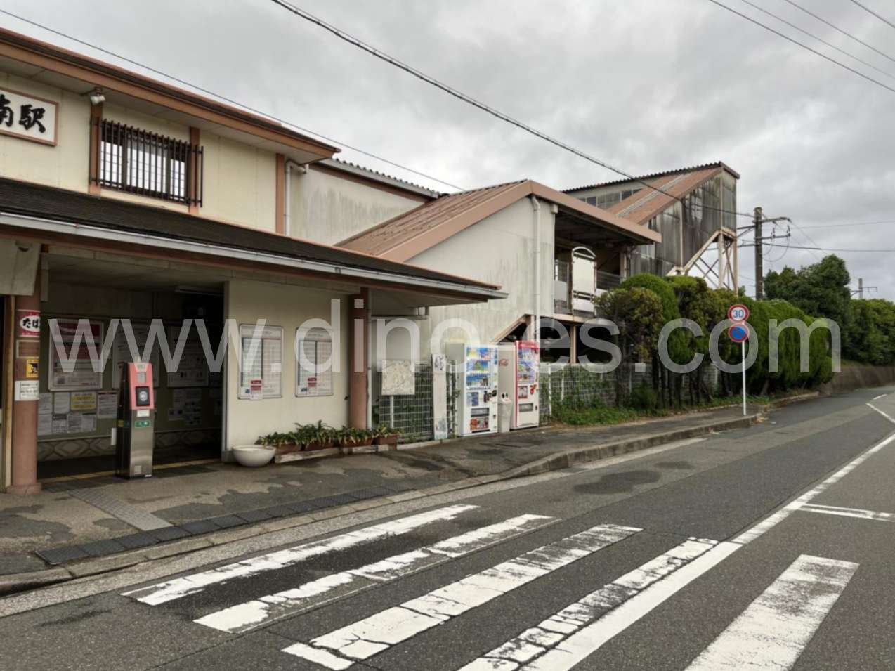 都府楼南メンズエステの駅前の写真です。picture of Tofurō-minami station where to find spa and massage salons