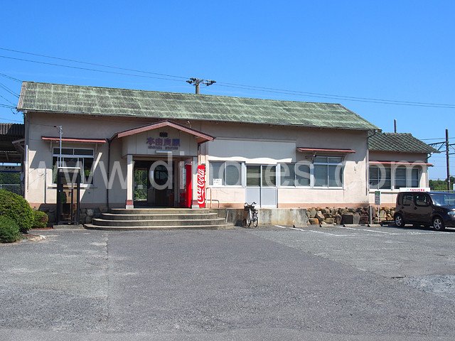 本由良メンズエステの駅前の写真です。picture of Hon-Yura station where to find spa and massage salons