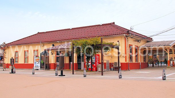 越中八尾メンズエステの駅前の写真です。picture of Etchū-Yatsuo station where to find spa and massage salons