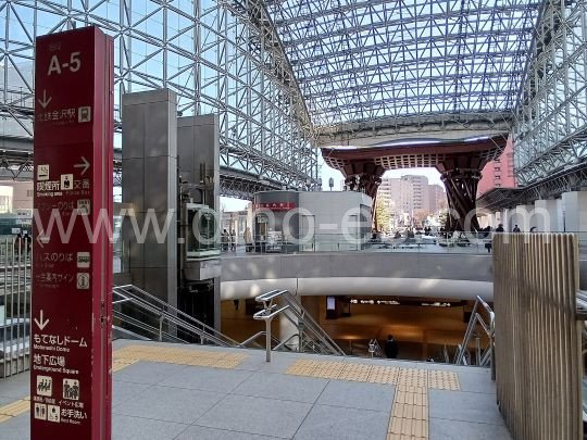 金沢メンズエステの駅前の写真です。picture of Kanazawa station where to find spa and massage salons