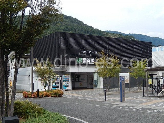 酒折メンズエステの駅前の写真です。picture of Sakaori station where to find spa and massage salons