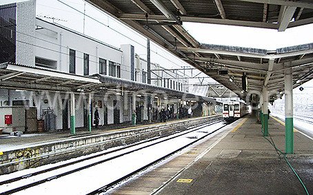 辰野メンズエステの駅前の写真です。picture of Tatsuno station where to find spa and massage salons