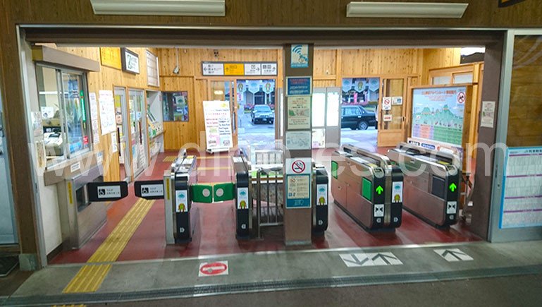 信濃大町メンズエステの駅前の写真です。picture of Shinano-Ōmachi station where to find spa and massage salons