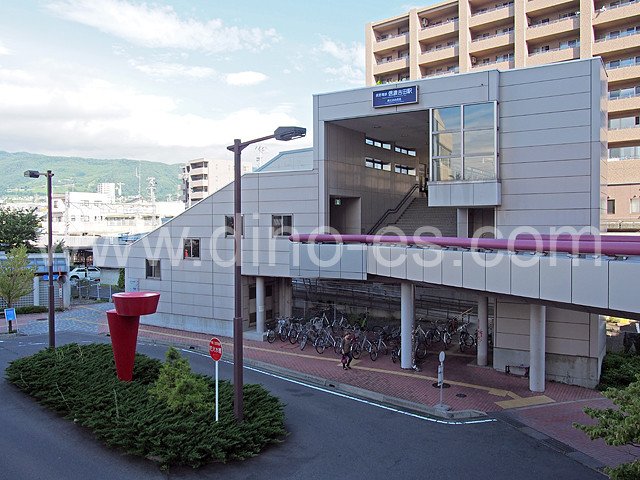 信濃吉田メンズエステの駅前の写真です。picture of Shinano-Yoshida station where to find spa and massage salons