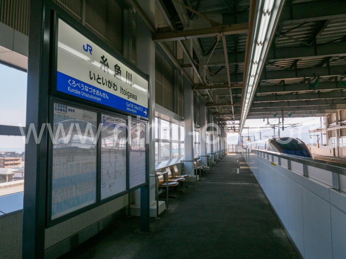 糸魚川メンズエステの駅前の写真です。picture of Itoigawa station where to find spa and massage salons
