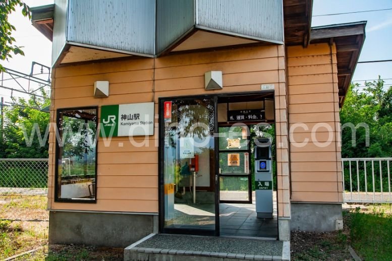 神山メンズエステの駅前の写真です。picture of Kamiyama station where to find spa and massage salons
