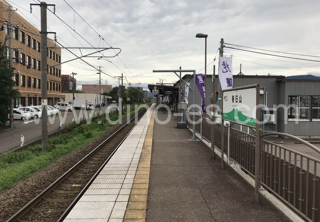春日山メンズエステの駅前の写真です。picture of Kasugayama station where to find spa and massage salons