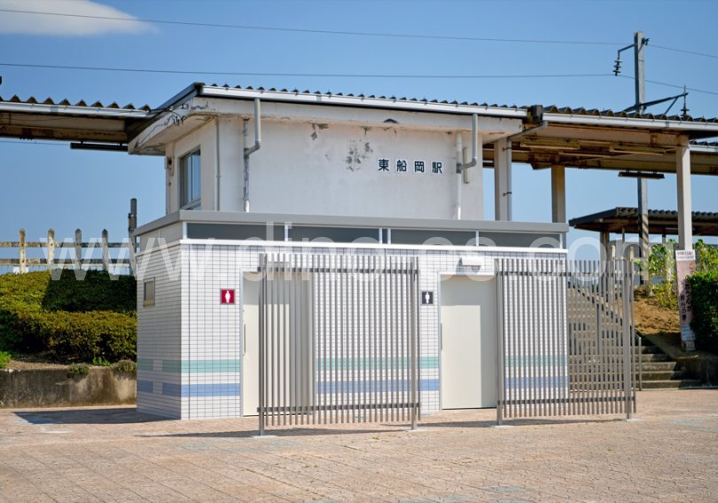 東船岡メンズエステの駅前の写真です。picture of Higashi-Funaoka station where to find spa and massage salons