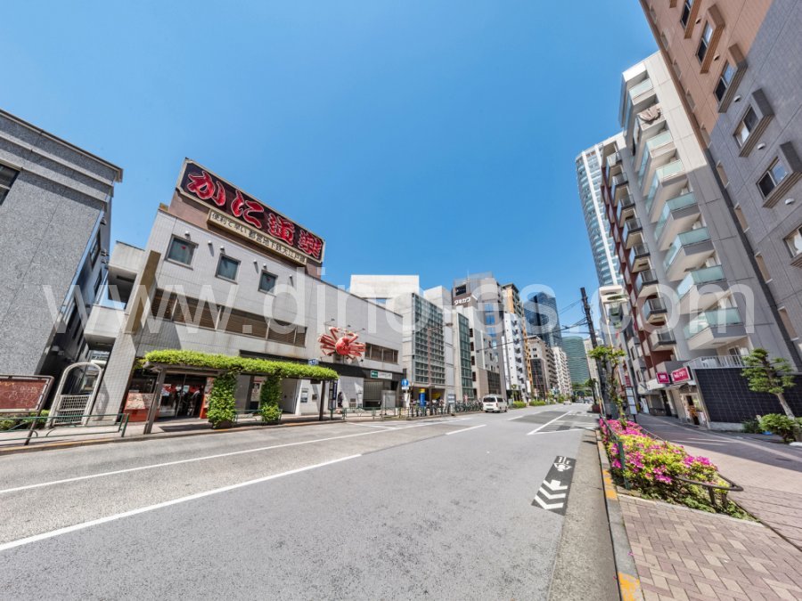 西新宿メンズエステの駅前の写真です。picture of NishiShinjuku station where to find spa and massage salons