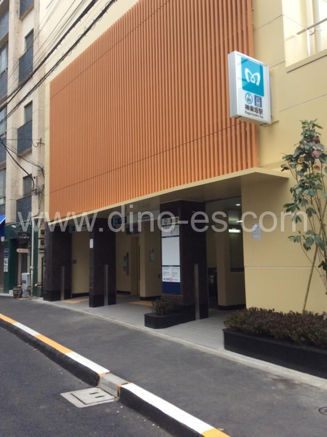 神楽坂メンズエステの駅前の写真です。picture of Kagurazaka station where to find spa and massage salons