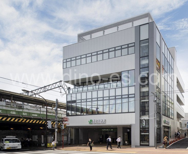 新大久保メンズエステの駅前の写真です。picture of Shin-Ōkubo station where to find spa and massage salons