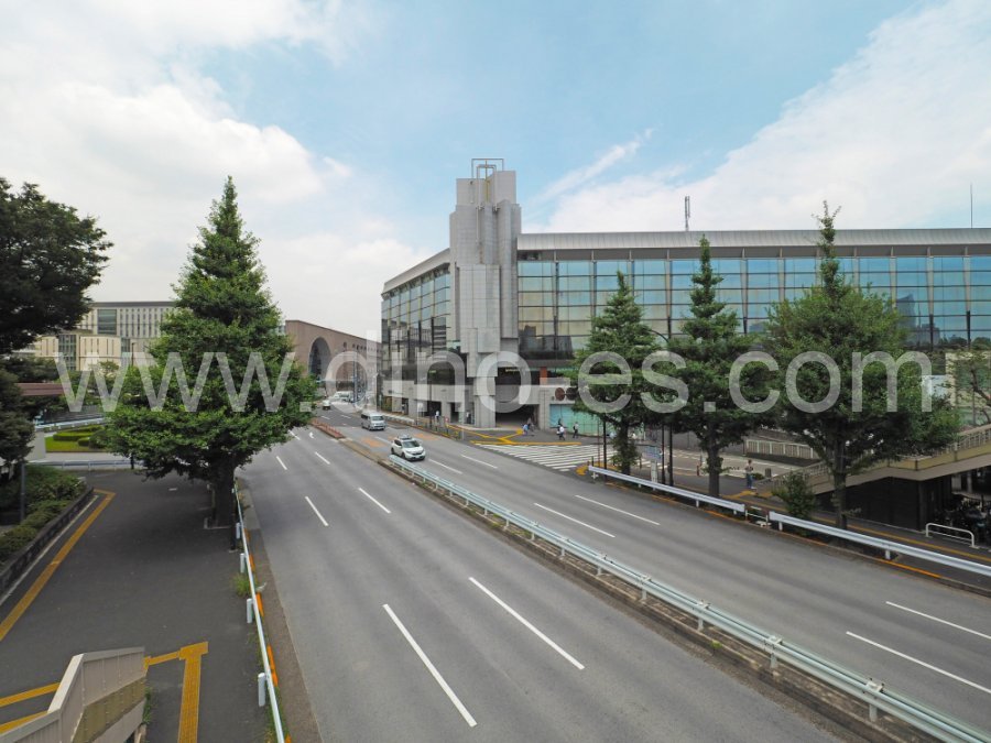 信濃町メンズエステの駅前の写真です。picture of Shinanomachi station where to find spa and massage salons