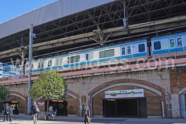 新橋メンズエステの駅前の写真です。picture of Shimbashi station where to find spa and massage salons