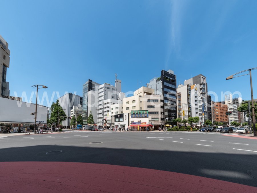 神保町メンズエステの駅前の写真です。picture of Jimbōchō station where to find spa and massage salons