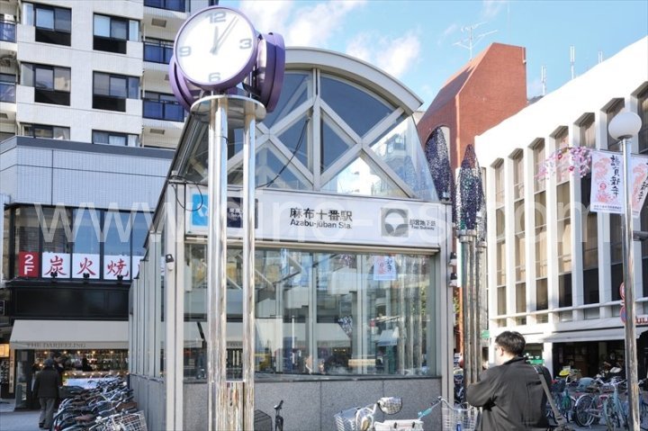 麻布十番メンズエステの駅前の写真です。picture of Azabujūban station where to find spa and massage salons
