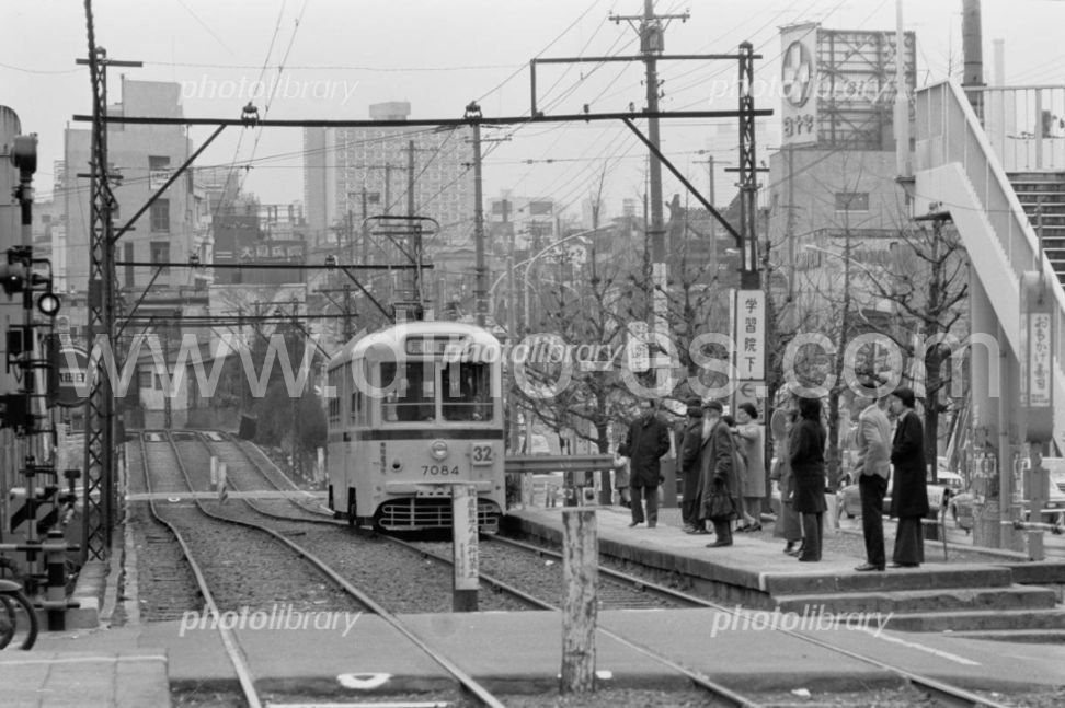 学習院下メンズエステの駅前の写真です。picture of Gakushūin-shita station where to find spa and massage salons
