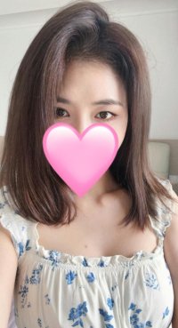 えみちゃん (28歳) T156 (D) 優しい笑顔と丁寧な施術が魅力のセラピスト・えみ。お客様一人ひとりのお疲れやお悩みに寄り添い、心と身体をリフレッシュへ導きます。