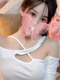 あや (24歳) とっても笑顔がかわいいセラピストです。小柄な体ですがマッサージは上級者です。彼女の微笑みに包まれながらの上質な時間は、心身ともに十分にリフレッシュして頂けることと思います。