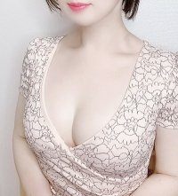 秋月りん (32歳)