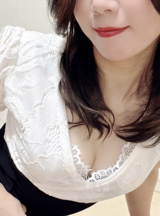 堺筋本町の「Mrs.feliciarc ミセスフェリシアーク」電話番号:070-9004-9199